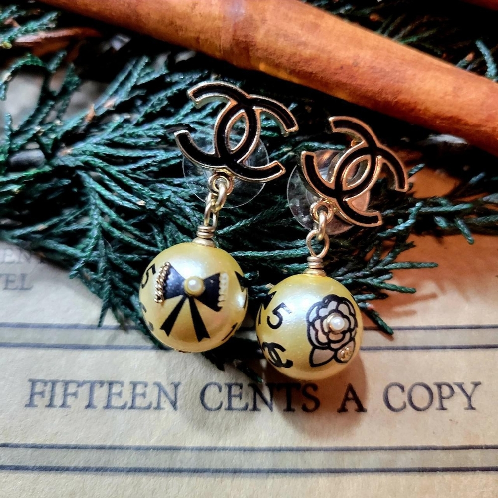 Chanel 2006 Vintage Pearl Ball Drop Pierced Earrings Black Resin CC